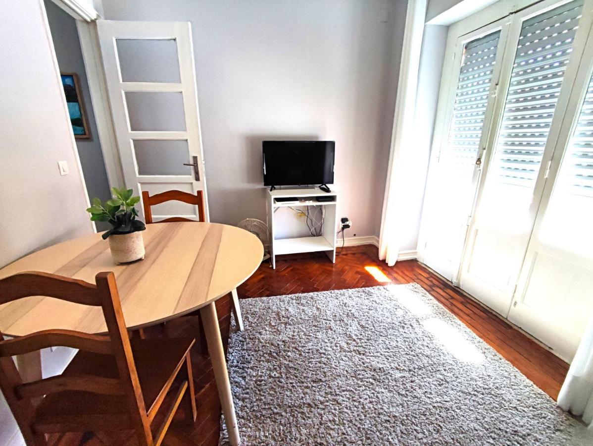 Lisbon Traditional T2 With Balcony In Damaia, Lisbon * Amadora
