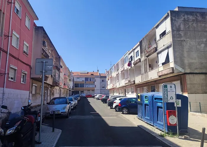 Lisbon Traditional T2 With Balcony In Damaia, Lisbon