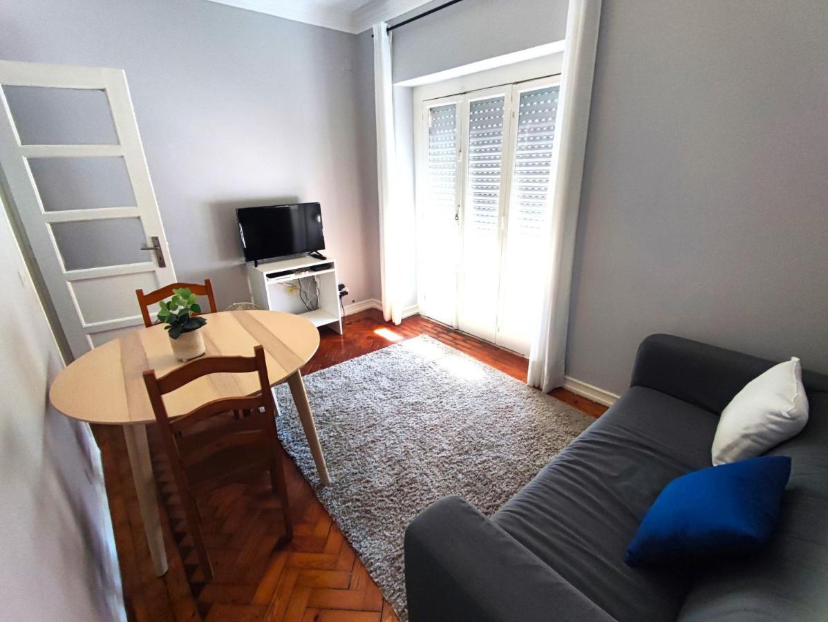 Lisbon Traditional T2 With Balcony In Damaia, Lisbon Amadora