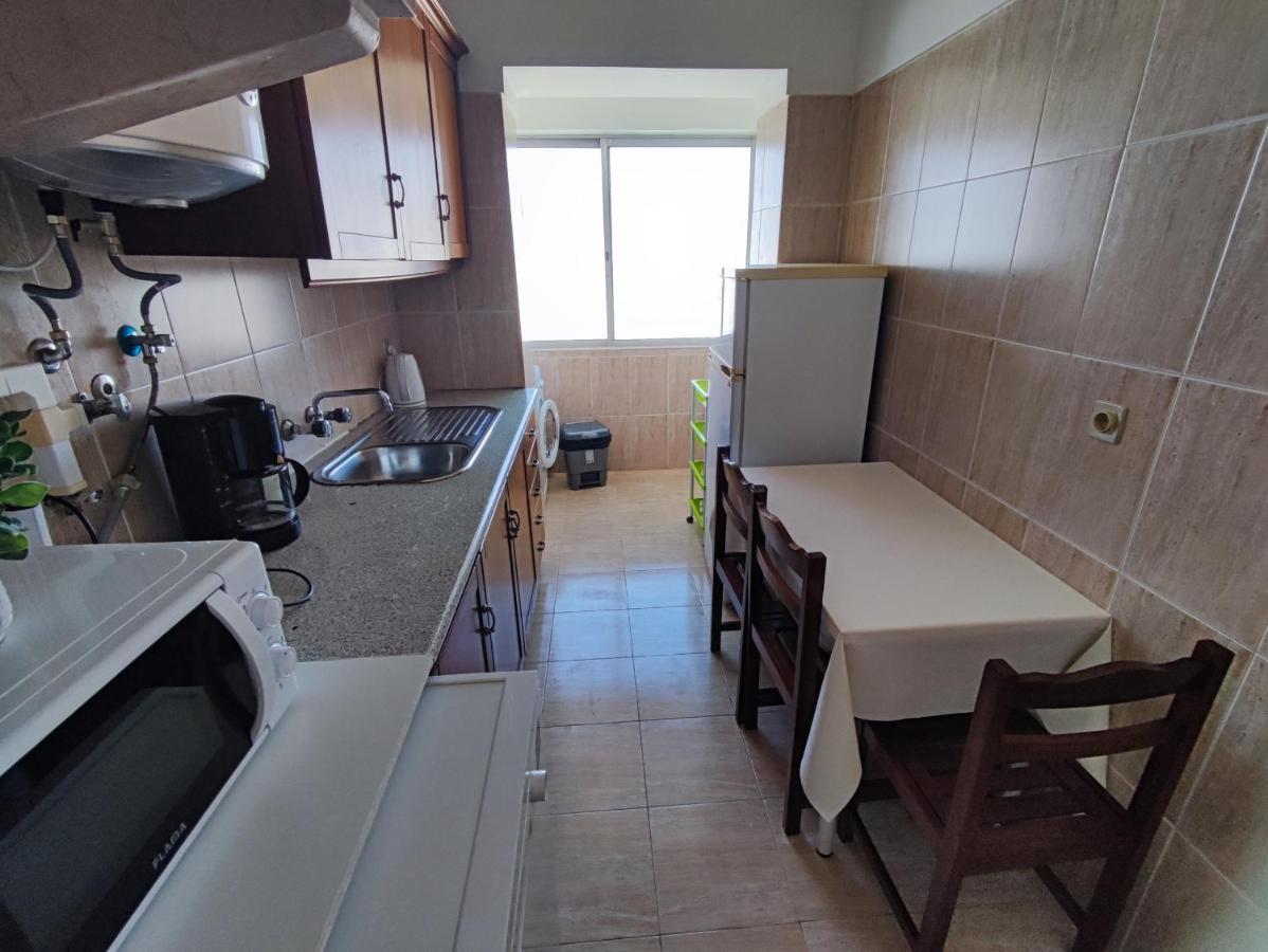 Lisbon Traditional T2 With Balcony In Damaia, Lisbon Apartment Amadora