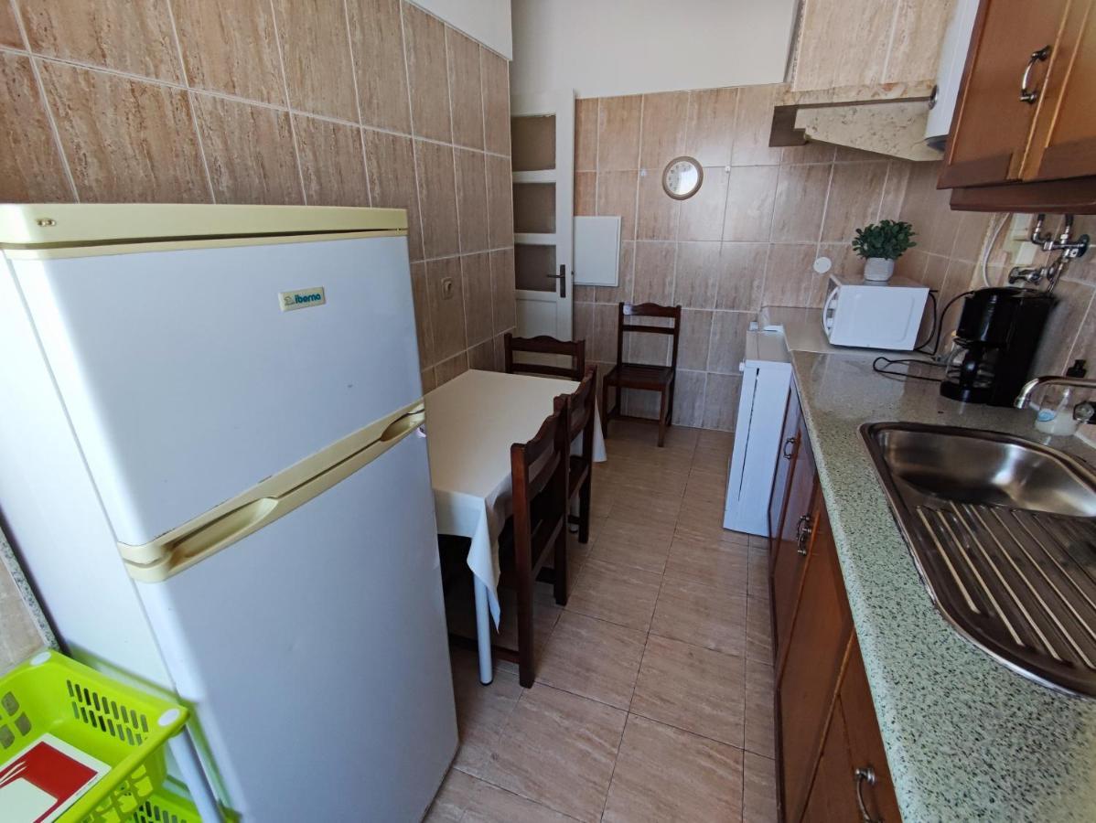 Lisbon Traditional T2 With Balcony In Damaia, Lisbon Amadora