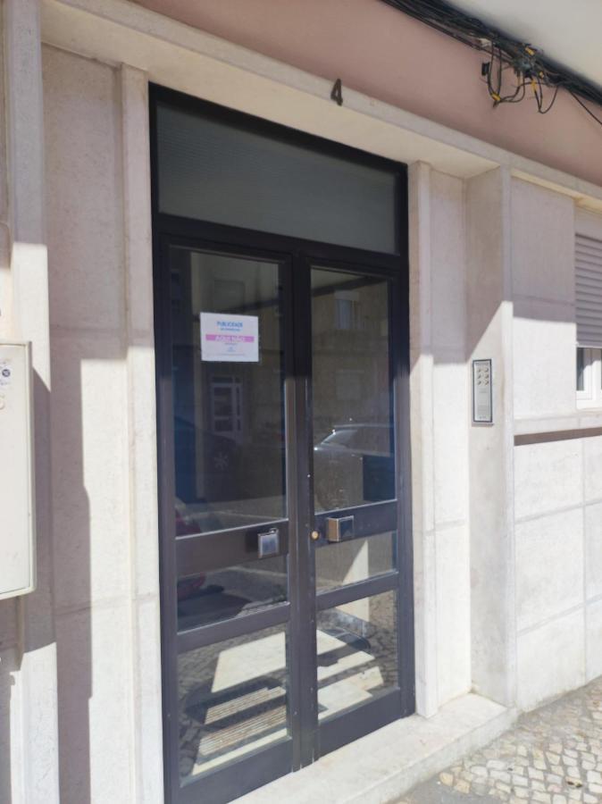 Lisbon Traditional T2 With Balcony In Damaia, Lisbon * Amadora