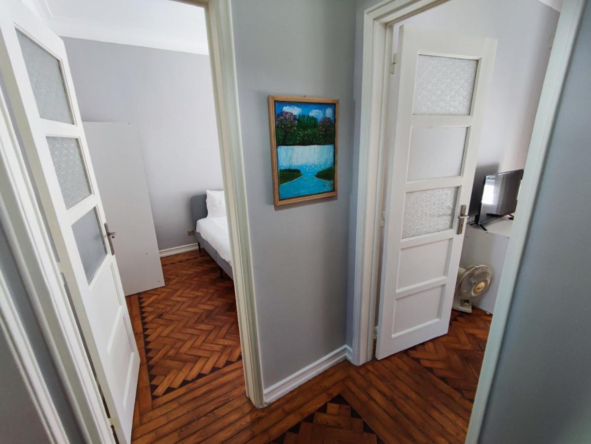 Lisbon Traditional T2 With Balcony In Damaia, Lisbon Apartment Amadora