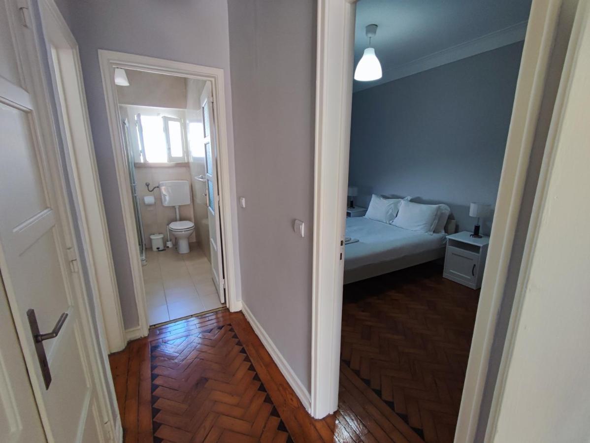 Lisbon Traditional T2 With Balcony In Damaia, Lisbon *