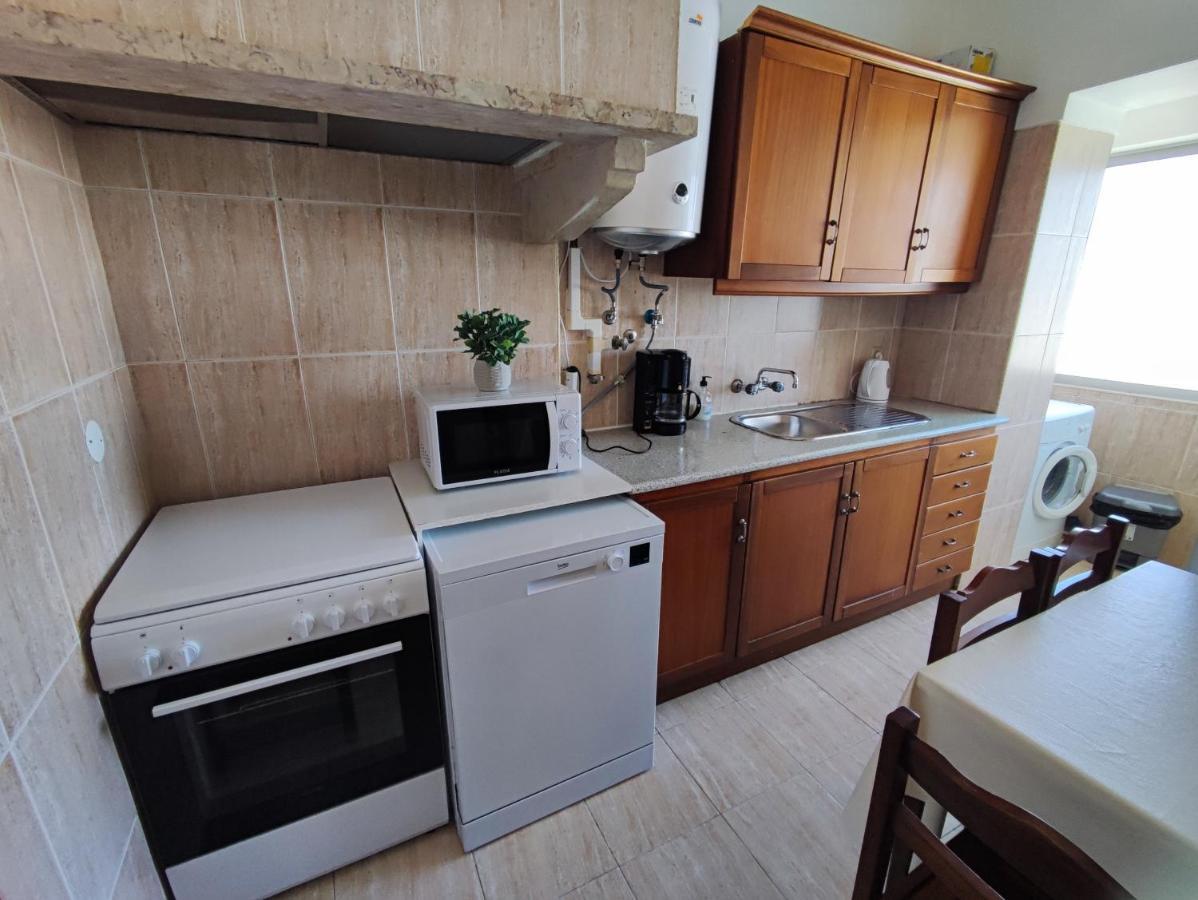 Lisbon Traditional T2 With Balcony In Damaia, Lisbon * Amadora