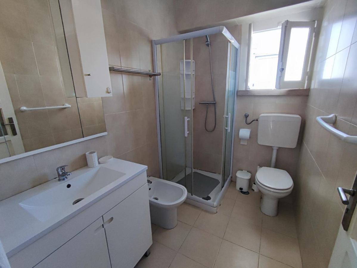 Apartment Lisbon Traditional T2 With Balcony In Damaia, Lisbon Amadora