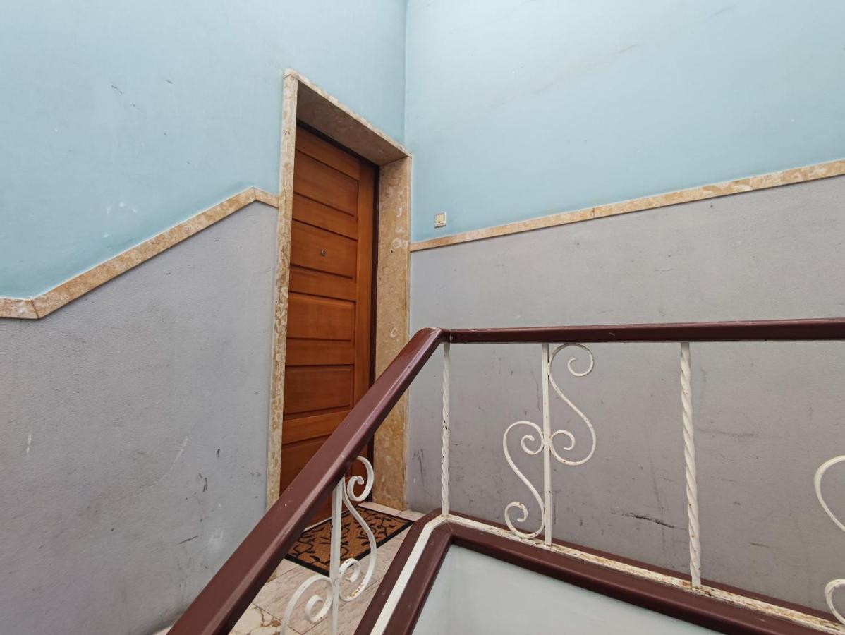 Lisbon Traditional T2 With Balcony In Damaia, Lisbon Amadora